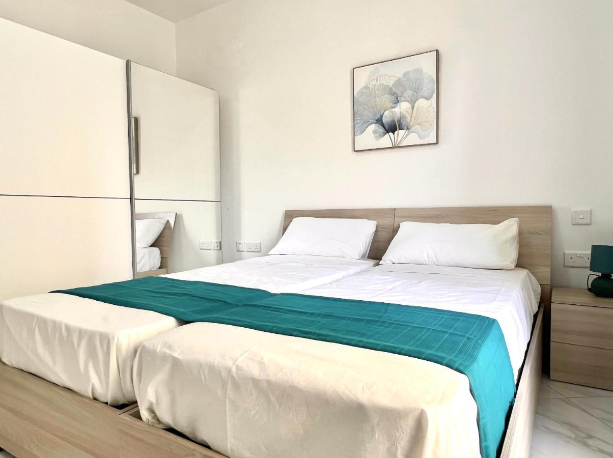 Condo With Patio Overlooking Piazza Gzira Exterior foto